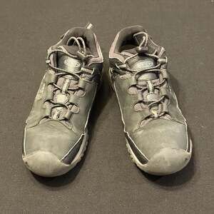 KEEN Targhee Low Waterproof Hiking Shoe, Black & Grey sz 5 Youth / EU 37